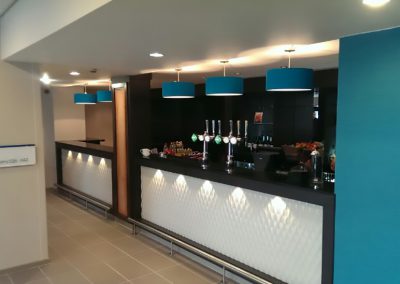 Holiday Inn – Hotel Reception Desk & Bar