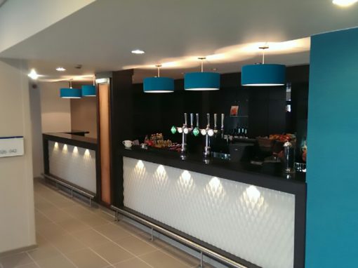 Holiday Inn – Hotel Reception Desk & Bar